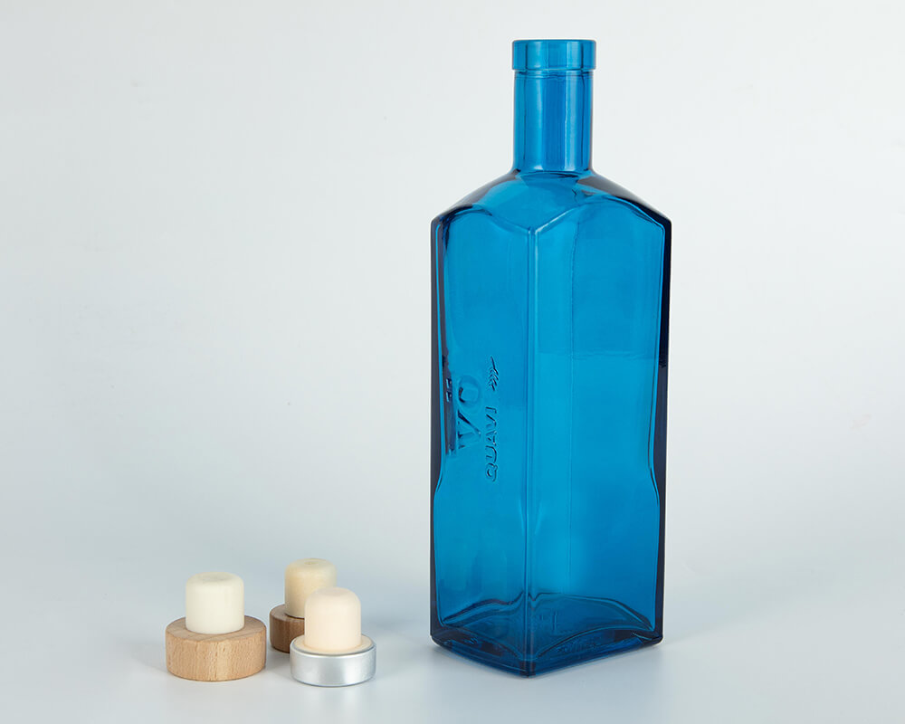 botella de alcohol azul