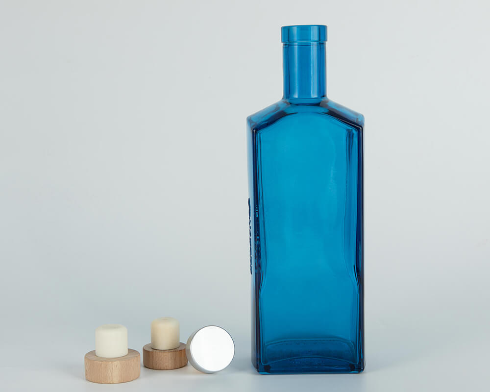 botella de licor azul