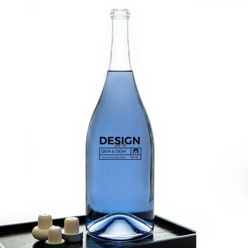 Botella de vidrio transparente de sake japonés