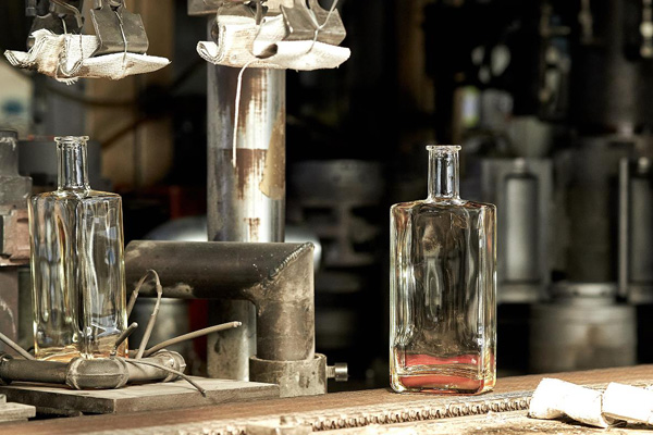 F&aacute;brica de botellas de licor