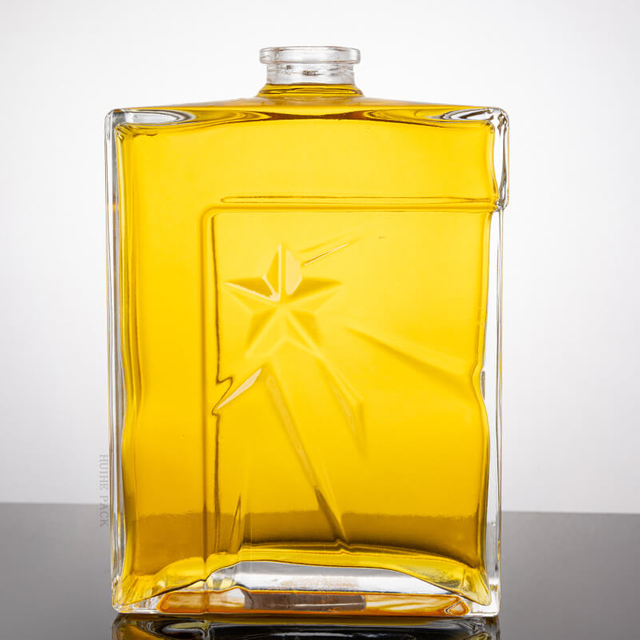 Botella de licor de vidrio vac&iacute;o cuadrado en bordes de estrellas a la venta