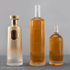 Botella de licor de vidrio a rayas verticales personalizada con área de etiqueta