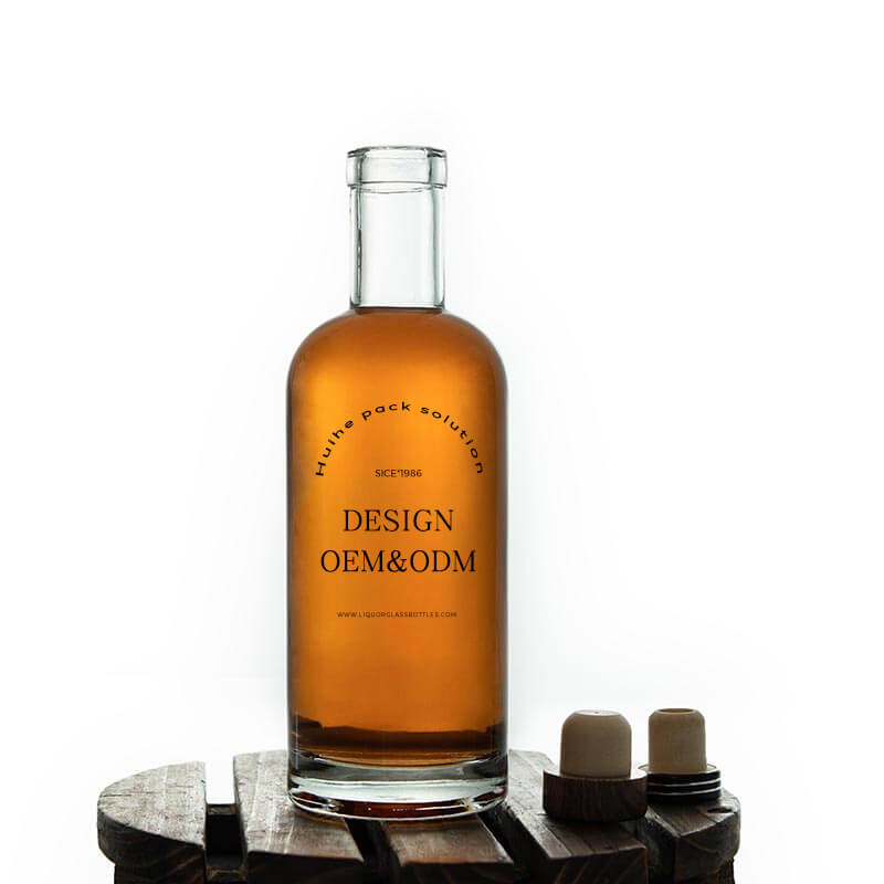 Aspecto de la barra de botella de licor de vidrio transparente