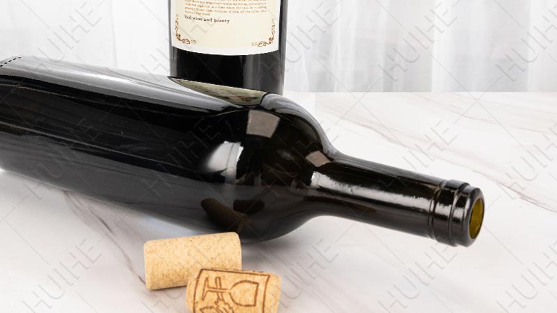 C&oacute;mo empacar botellas de vidrio en el equipaje - botella de vino de cuello largo