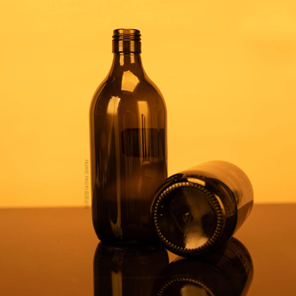 botella de vino de vidrio oscuro