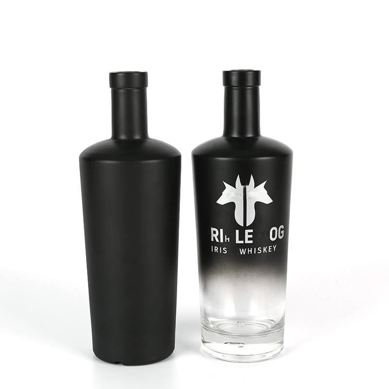 botella de licor negro personalizada