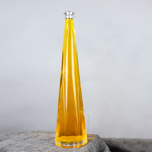 Botella de vodka de vidrio transparente irregular de 700 ml con corcho