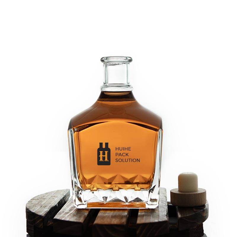 Botella de whisky de vidrio cuadrada con tapa de corcho de 750 ml