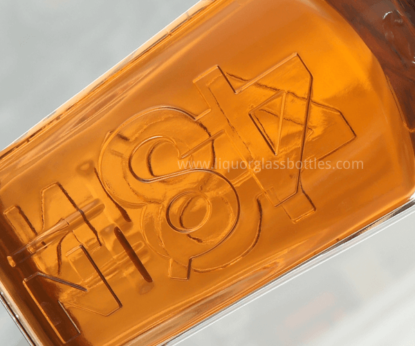 botella de alcohol en relieve