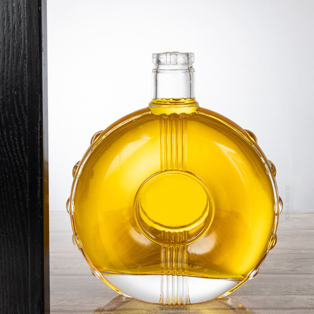 LifeBuoy forma dise&ntilde;o &uacute;nico de liquor de vidrio transparente