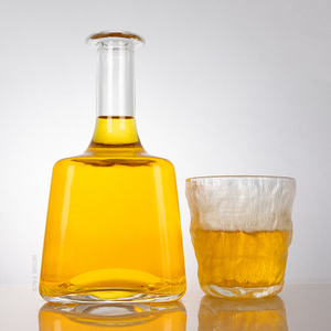 Botella de licor de vidrio de 250 ml cuello delgado de cuerpo de cuerpo trapezoidal de 750 ml