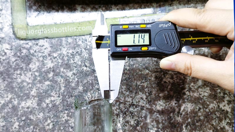 &iquest;Qu&eacute; diferencia hay entre una botella de licor de medida mm, mil, ml?