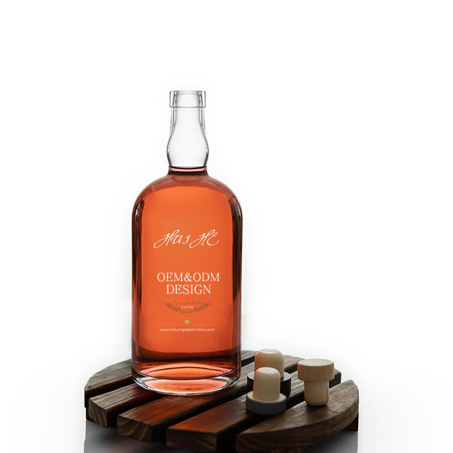 Botella de vidrio de licor con acabado de corcho con tapa de barra