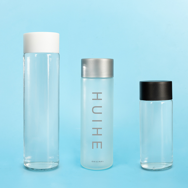 Botella cilíndrica de vidrio para agua sin gas Voss Artesian con tapón de rosca