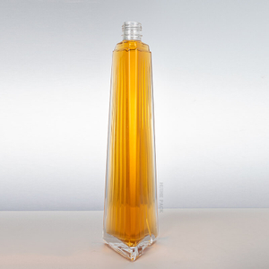 Botella de licor de vidrio de patrón triangular de 700 ml delgado