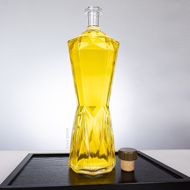 1500 ml de botella de esp&iacute;ritu de vidrio vac&iacute;o irregular con corcho de metal