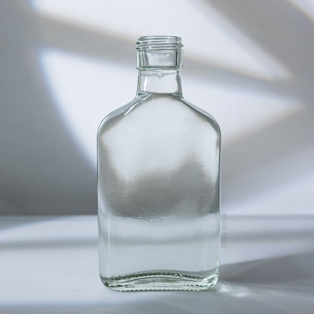 Botella de bebida de vidrio con matraz clásico de 190 ml al por mayor