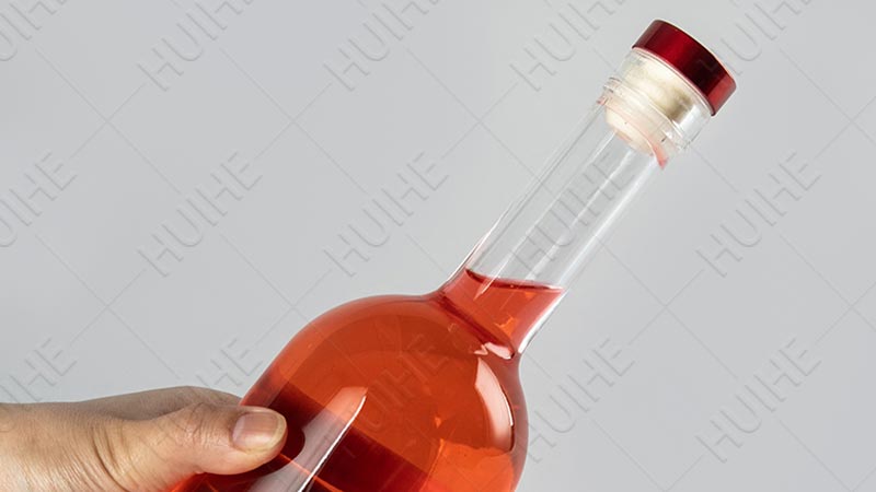 C&oacute;mo empacar botellas de vidrio en el equipaje - botella de cuello largo