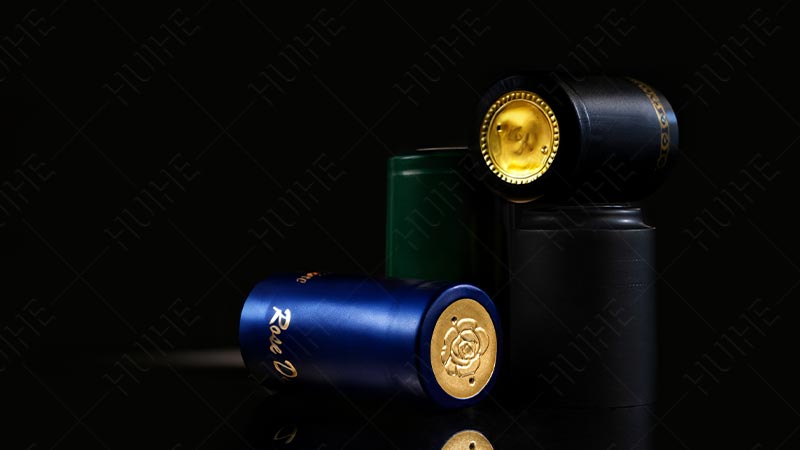 Diferentes tama&ntilde;os de botellas de vodka de vidrio - cierres de botellas de vodka