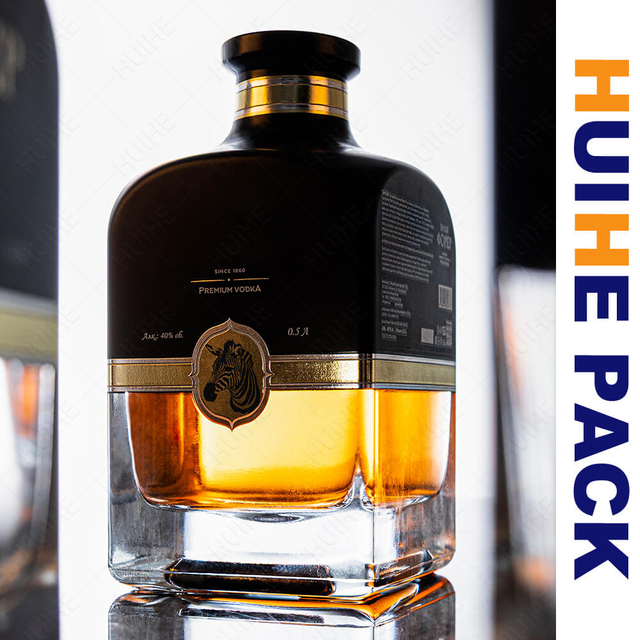 Botella de whisky de cristal cuadrada con dise&ntilde;o negro mate de 500 ml y 700 ml