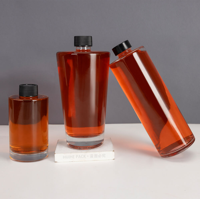 Bottillas de alcohol de vidrio redondo de vidrio plano para el cuello de tornillo corto