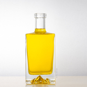 Botella de licor de vidrio cuadrado de 500 ml base de montaña