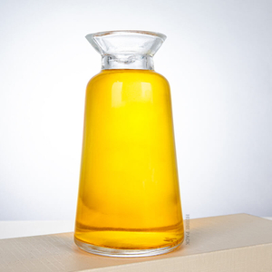 Botella de licor de vidrio cónico con cuello ancho