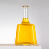 Botella de licor de vidrio de 250 ml cuello delgado de cuerpo de cuerpo trapezoidal de 750 ml