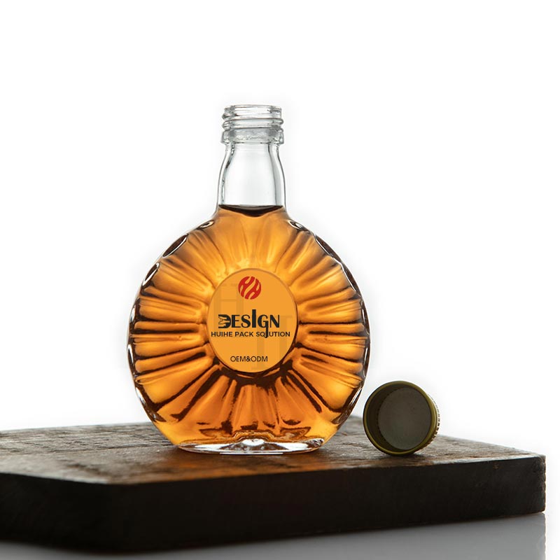 Mini botella de vidrio de brandy estriada plana de 50 ml