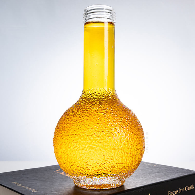 Pebble &uacute;nico: una botella de licor de frascos de 400 ml de patr&oacute;n