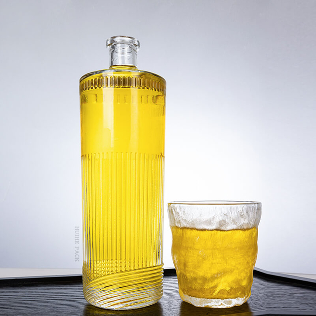 Botella de espíritu rayado cilíndrico de 700 ml con caja personalizada