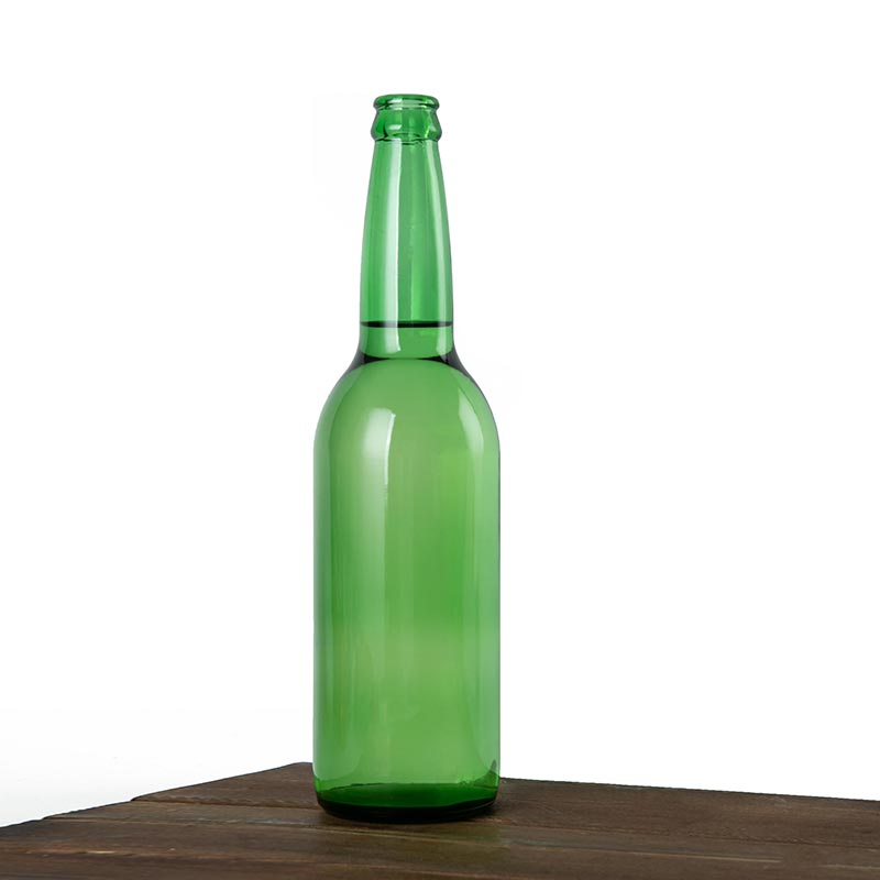 botella de vidrio de cerveza verde