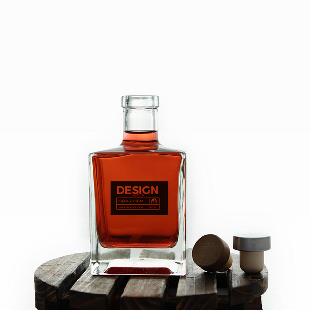 Square Shape Super Flint Glass Liquor Bottle Barde Cork