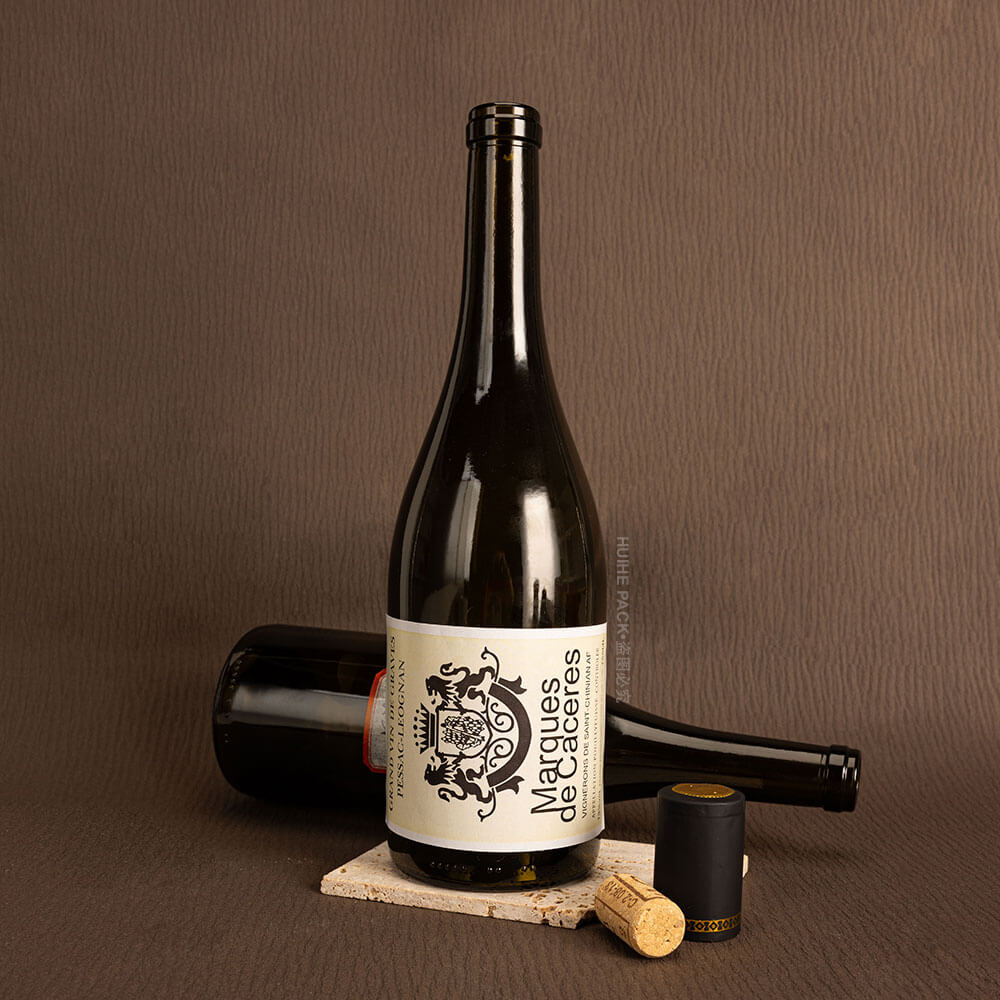 botella de vino con etiqueta