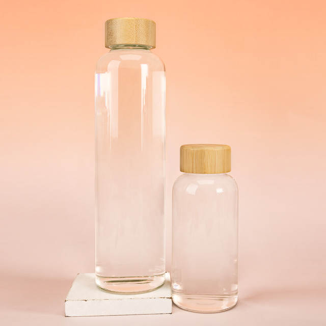 Botella de agua de vidrio de borosilicato transparente personalizada con tapa de bamb&uacute;
