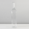 Botella de esp&iacute;ritu de vidrio de forma cuadrada de 700 ml con curvas elegantes