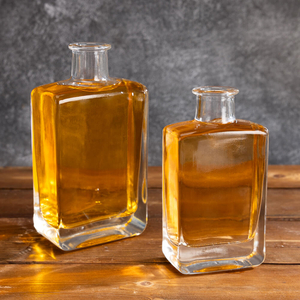 Pequeñas botellas de vidrio cuadradas planas de Alochol de cuello corto de 100 ml y 200 ml