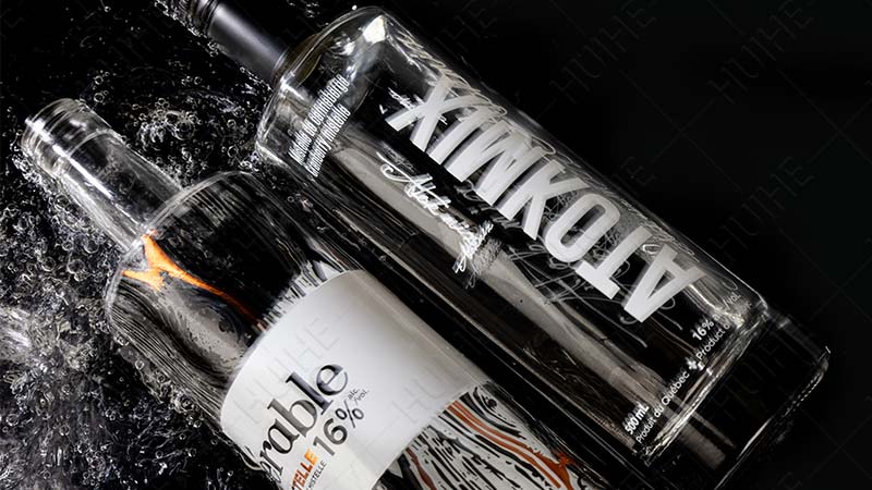 Diferentes tama&ntilde;os de botellas de vodka de vidrio - Botella de vodka de 75 cl