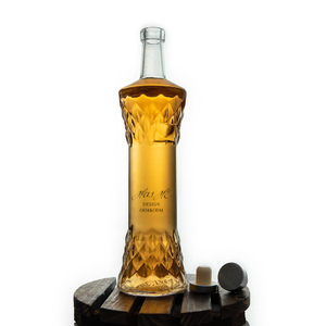 Botella de whisky de vidrio alta texturizada personalizada de 75 cl