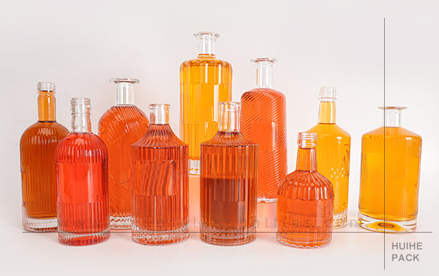 Botella de licores a rayas