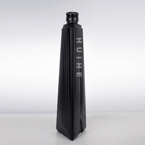 Botella de licor de vidrio con patr&oacute;n de nervaduras triangulares delgadas de 700 ml