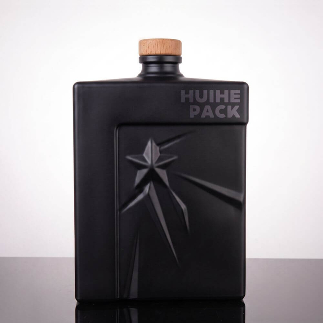 Botella de licor de vidrio vac&iacute;o cuadrado en bordes de estrellas a la venta