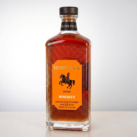 Botella de licor de vidrio cuadrado de 1000 ml en relieve