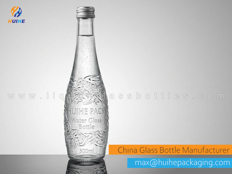 Botellas de agua con relieve en molde.jpg