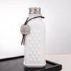 Patr&oacute;n en relieve de 650 ml de botella de licor de vidrio tipo diamante