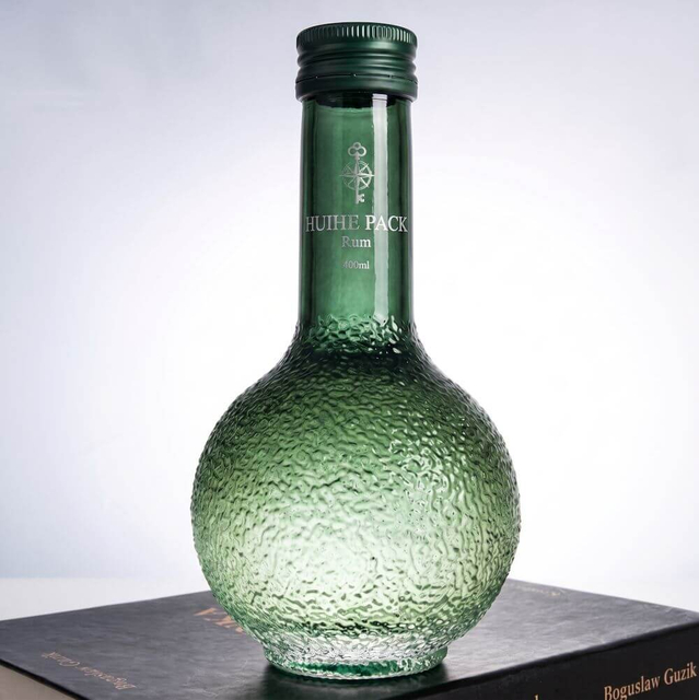 Pebble &uacute;nico: una botella de licor de frascos de 400 ml de patr&oacute;n